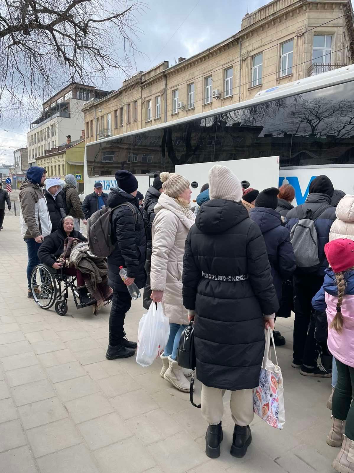 Hansavesti buss koos vabatahtlikega aitamas ukrainlasi